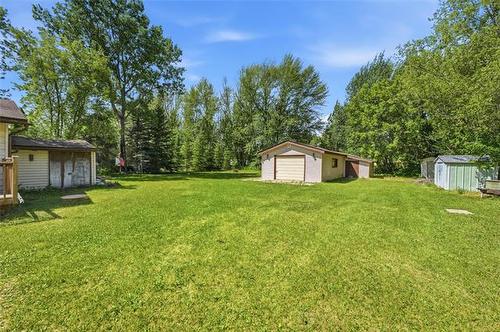 46 Ash St, Great Falls, MB - Outdoor With Backyard