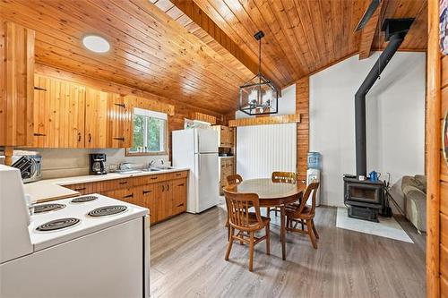 46 Ash St, Great Falls, MB - Indoor Photo Showing Other Room
