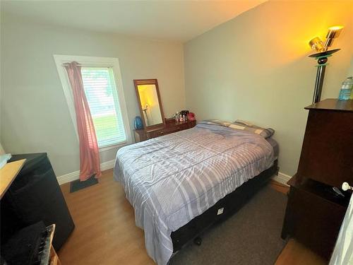 419 Manitoba Ave, Selkirk, MB - Indoor Photo Showing Bedroom