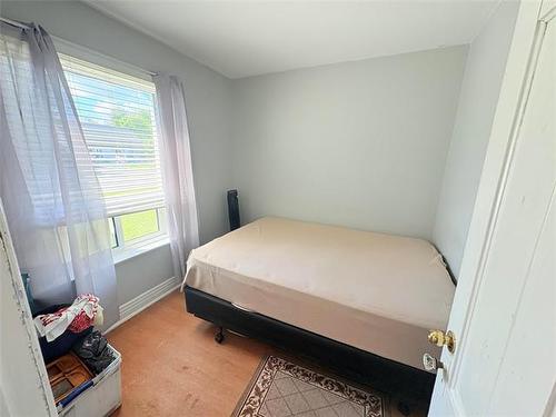 419 Manitoba Ave, Selkirk, MB - Indoor Photo Showing Bedroom