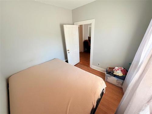 419 Manitoba Ave, Selkirk, MB - Indoor Photo Showing Bedroom