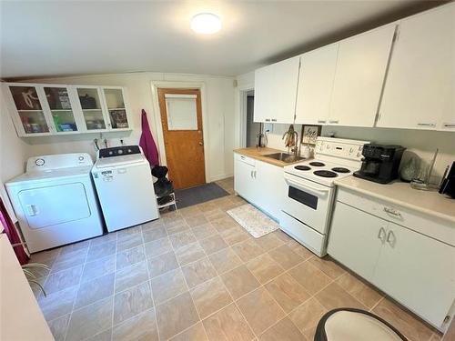 419 Manitoba Ave, Selkirk, MB - Indoor Photo Showing Laundry Room