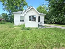 419 Manitoba AVE Selkirk, MB R1A 0Y8