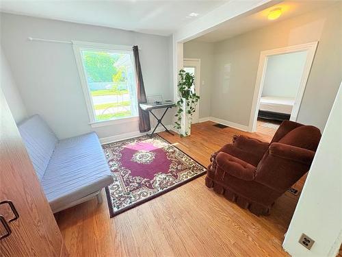 419 Manitoba Ave, Selkirk, MB - Indoor Photo Showing Living Room