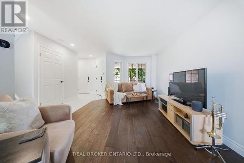 19 Boulder Crescent, Guelph, ON - Indoor Photo Showing Living Room