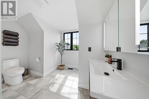19 Boulder Crescent, Guelph, ON - Indoor Photo Showing Bathroom