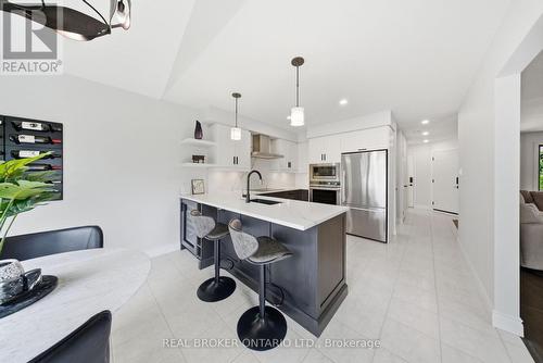 19 Boulder Crescent, Guelph, ON - Indoor Photo Showing Kitchen With Upgraded Kitchen