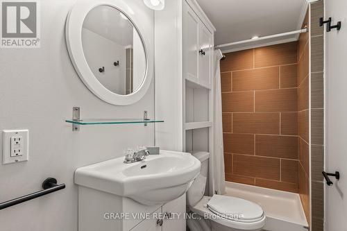 125 Norice Street, Ottawa, ON - Indoor Photo Showing Bathroom