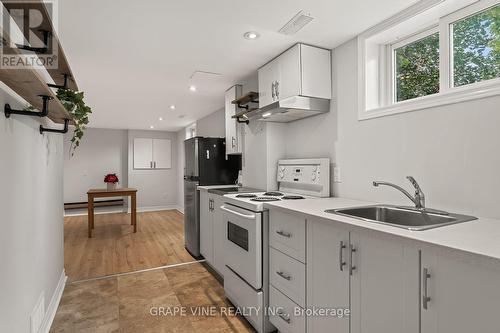 125 Norice Street, Ottawa, ON - Indoor Photo Showing Kitchen