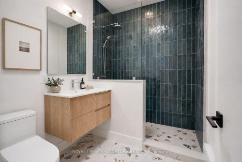 Laneway-390 Palmerston Boulevard, Toronto, ON - Indoor Photo Showing Bathroom