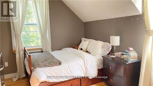 16 Wolfe Avenue, Deep River, ON - Indoor Photo Showing Bedroom