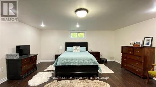 16 Wolfe Avenue, Deep River, ON - Indoor Photo Showing Bedroom