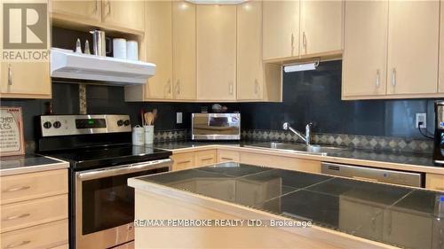 16 Wolfe Avenue, Deep River, ON - Indoor Photo Showing Kitchen