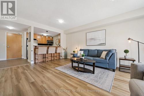 207 - 901 PAISLEY ROAD  Guelph (Willow West/Sugarbush/West Acres), ON N1K 0A7