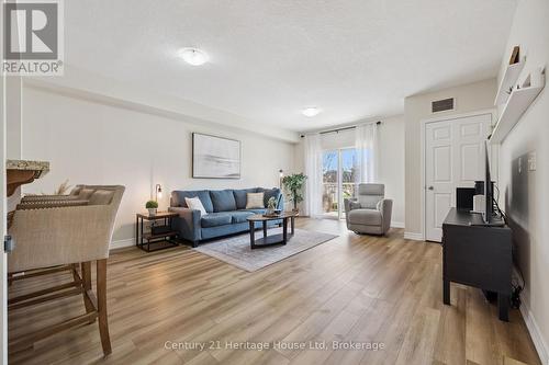 207 - 901 Paisley Road, Guelph (Willow West/Sugarbush/West Acres), ON - Indoor Photo Showing Living Room