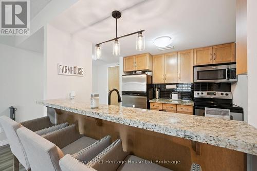 207 - 901 Paisley Road, Guelph (Willow West/Sugarbush/West Acres), ON - Indoor Photo Showing Kitchen With Upgraded Kitchen