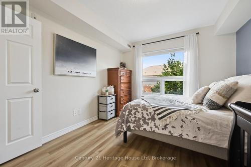 207 - 901 Paisley Road, Guelph (Willow West/Sugarbush/West Acres), ON - Indoor Photo Showing Bedroom