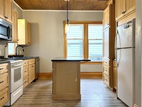 20 Agnew Street, Amherst, NS - Indoor Photo Showing Kitchen