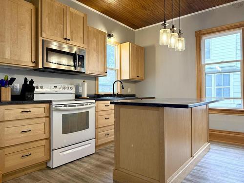20 Agnew Street, Amherst, NS - Indoor Photo Showing Kitchen