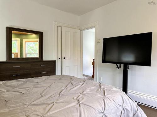 20 Agnew Street, Amherst, NS - Indoor Photo Showing Bedroom