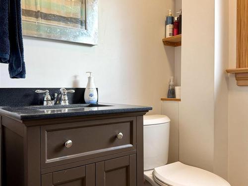 20 Agnew Street, Amherst, NS - Indoor Photo Showing Bathroom