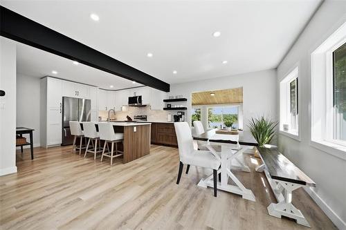 14 Pihulak Dr, Lac Du Bonnet, MB - Indoor Photo Showing Dining Room