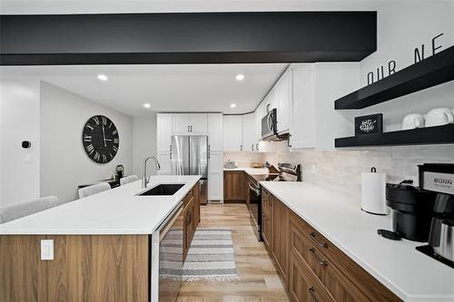 14 Pihulak Dr, Lac Du Bonnet, MB - Indoor Photo Showing Kitchen With Upgraded Kitchen