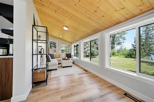 14 Pihulak Dr, Lac Du Bonnet, MB - Indoor Photo Showing Other Room
