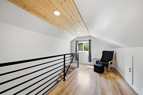 14 Pihulak Dr, Lac Du Bonnet, MB - Indoor