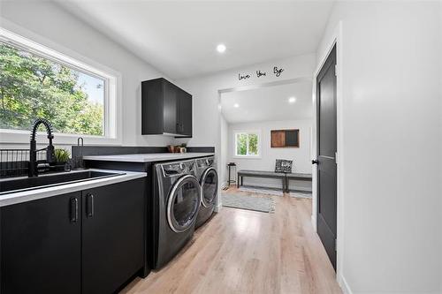 14 Pihulak Dr, Lac Du Bonnet, MB - Indoor Photo Showing Laundry Room