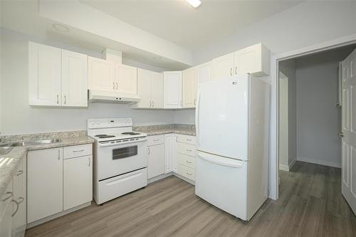 67 Maryland St, Winnipeg, MB - Indoor Photo Showing Kitchen