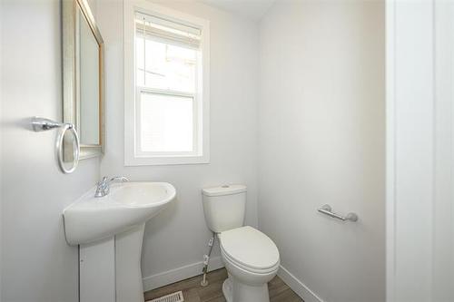 67 Maryland St, Winnipeg, MB - Indoor Photo Showing Bathroom