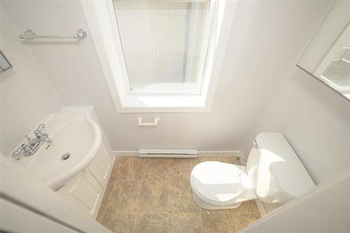 67 Maryland St, Winnipeg, MB - Indoor Photo Showing Bathroom