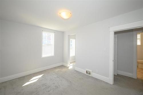 67 Maryland St, Winnipeg, MB - Indoor Photo Showing Other Room