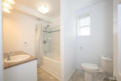 67 Maryland St, Winnipeg, MB - Indoor Photo Showing Bathroom