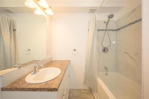 67 Maryland St, Winnipeg, MB - Indoor Photo Showing Bathroom