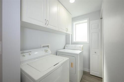 67 Maryland St, Winnipeg, MB - Indoor Photo Showing Laundry Room