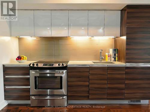 610 - 20 Minowan Miikan Lane, Toronto, ON - Indoor Photo Showing Kitchen With Upgraded Kitchen