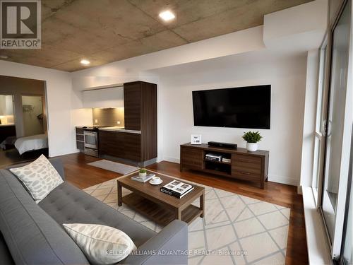 610 - 20 Minowan Miikan Lane, Toronto, ON - Indoor Photo Showing Living Room