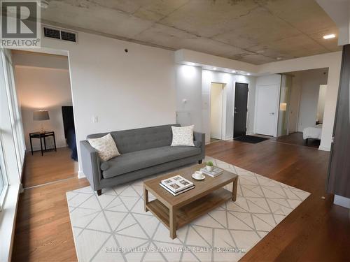 610 - 20 Minowan Miikan Lane, Toronto, ON - Indoor Photo Showing Living Room