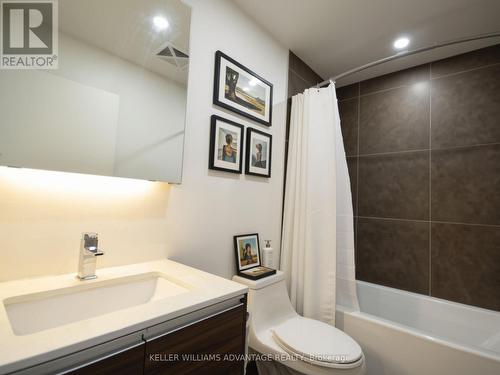 610 - 20 Minowan Miikan Lane, Toronto, ON - Indoor Photo Showing Bathroom