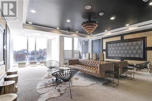 610 - 20 Minowan Miikan Lane, Toronto, ON - Indoor Photo Showing Living Room