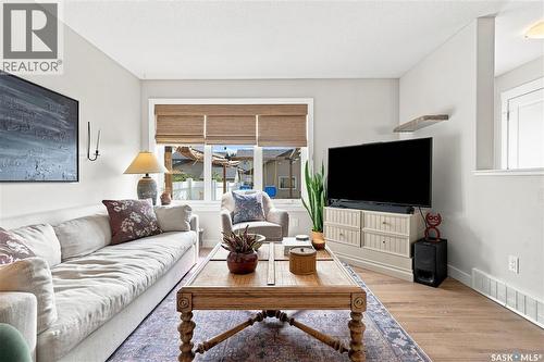 4409 Green Poplar Lane E, Regina, SK - Indoor Photo Showing Living Room