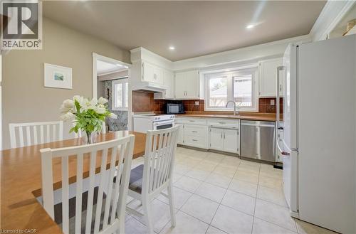 298 Creighton Court, Waterloo, ON - Indoor Photo Showing Kitchen