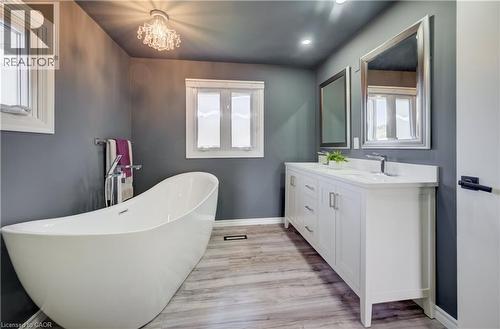 298 Creighton Court, Waterloo, ON - Indoor Photo Showing Bathroom