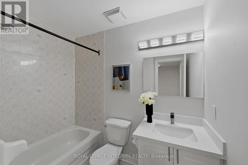 Main Bathroom - Upper Level - 20 Redding Way, Ottawa, ON - Indoor Photo Showing Bathroom