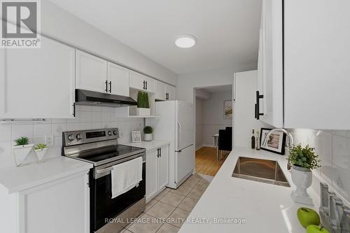 Kitchen - Main Level - 20 Redding Way, Ottawa, ON - Indoor Photo Showing Kitchen