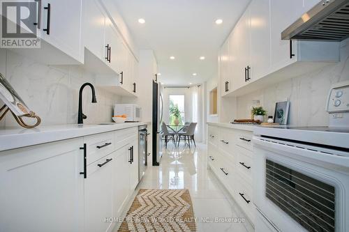 60 James Park Square, Toronto, ON - Indoor Photo Showing Kitchen With Upgraded Kitchen