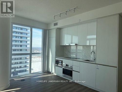 2212 - 8 Interchange Way, Vaughan, ON - Indoor