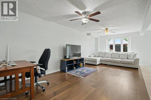 Very large living room - 568 Robert Ferrie Drive, Kitchener, ON - Indoor
